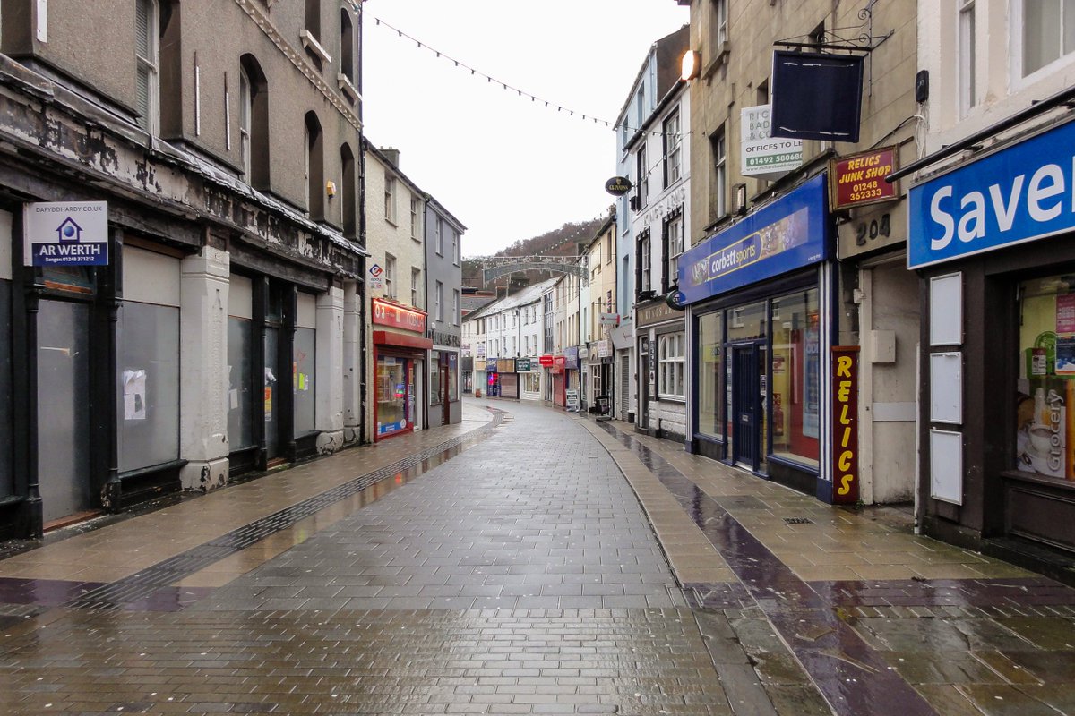 SIMONrun's tweet photo. @ITVWales Not bad in Bangor- but where is everybody...?? #halften #StormFrank https://t.co/sUxelsXhOW