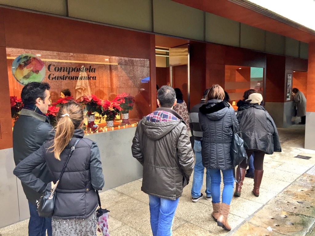 ComposGastro's tweet photo. O chef @albertolareo pecha co obradoiro de hoxe os obradoiros para adultos https://t.co/s3R6xJf7Td