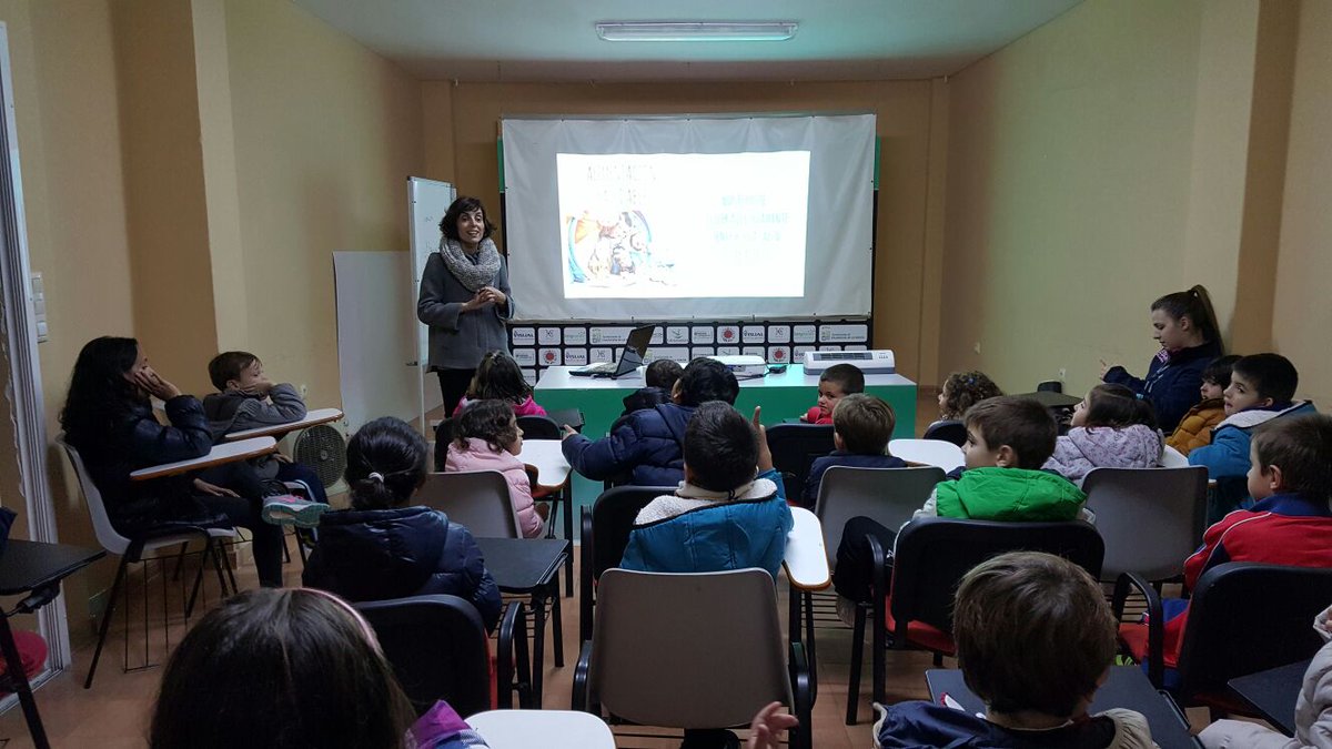 doncelcp's tweet photo. L@s peques del campus recibiendo una charla sobre nutricion por parte de Beatriz Nutricionista en @laventananatura https://t.co/T9YTLkYfCZ
