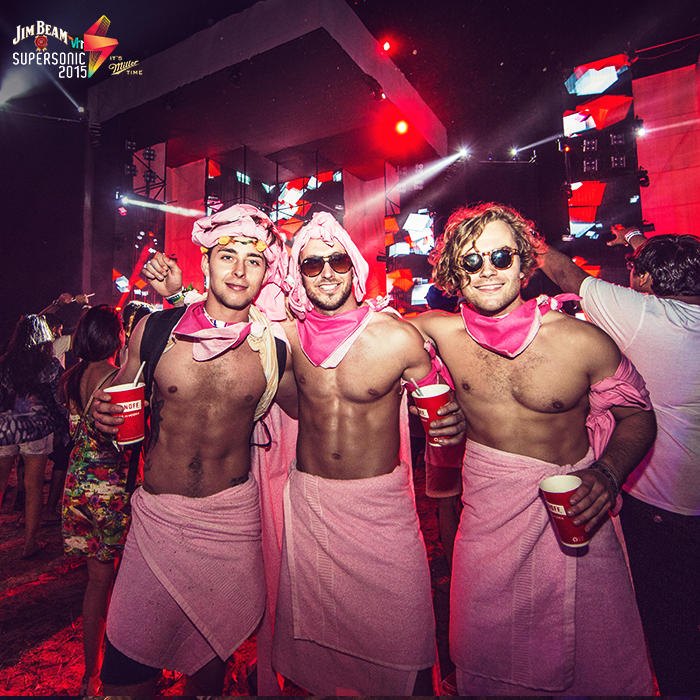 Vh1Supersonic's tweet photo. Are you with your #SuperSquad on the #SandsOfCandolim ?
#GoSupersonic
Link : https://t.co/skceSyAzTA https://t.co/1p8p7Exbjt