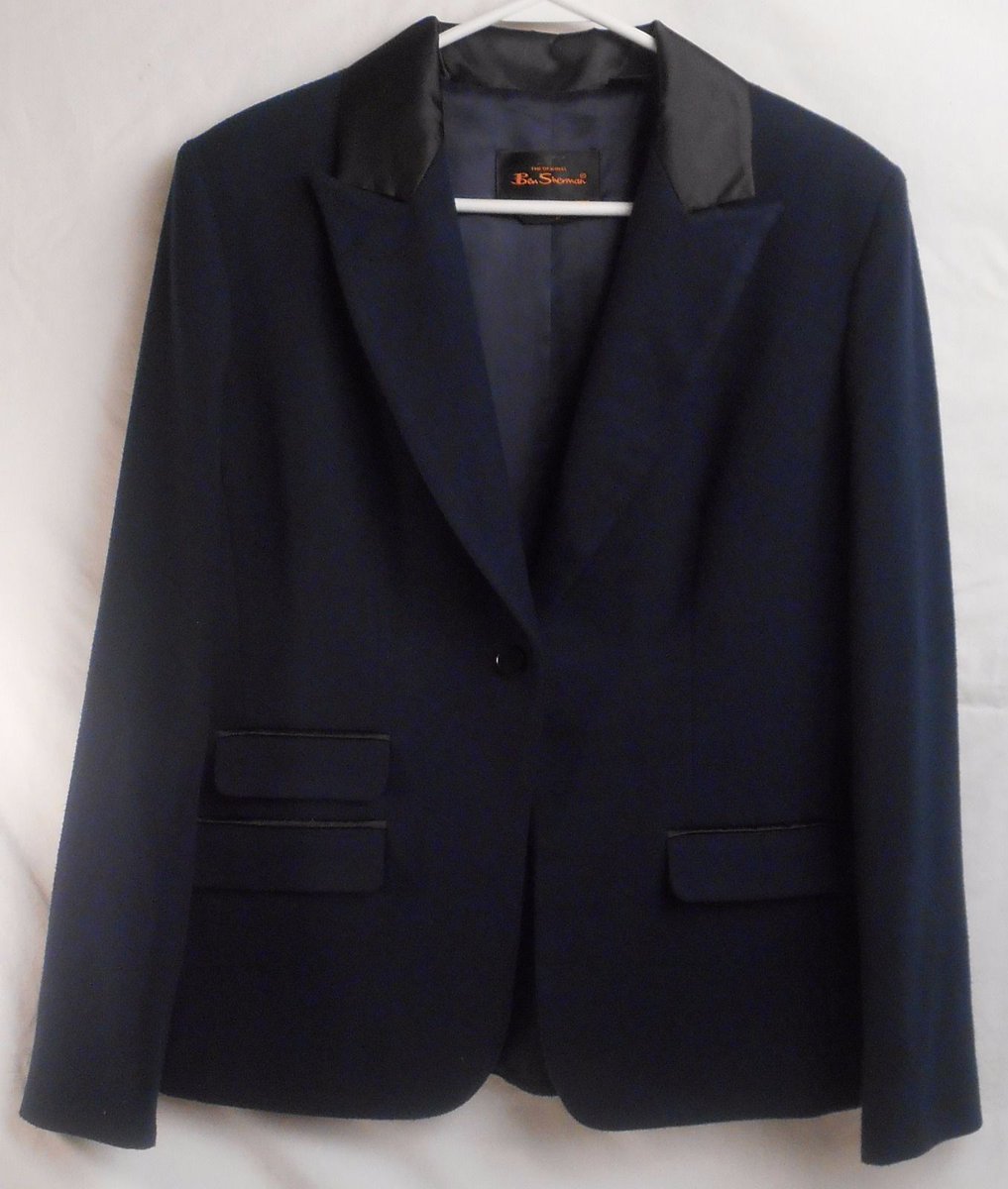 PrideDrip_Brand's tweet photo. #BENSHERMAN Women's Made In #England #PolyBlend Size L Dark Blue #Blazer #Jacket https://t.co/xk4WnKechs via @eBay https://t.co/vWjgvvPJ3Z