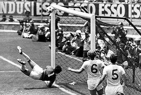 Happy Birthday to Gordon Banks. The finest keeper I\ve seen play live. Truly World Class 