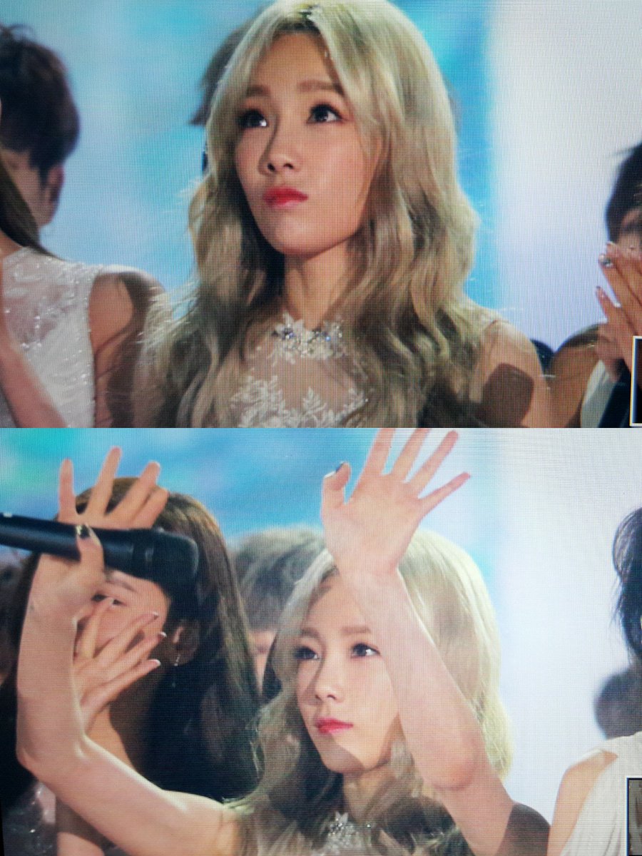_with_TaeYeon's tweet photo. 151230 KBS 가요대축제 https://t.co/afiXoQa9mP
