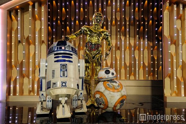starstarstarwas's tweet photo. 「スター・ウォーズ」新キャラクターら「紅白リハ」登場　キュートな姿で嵐を魅了 https://t.co/V8Z66sPGAZ