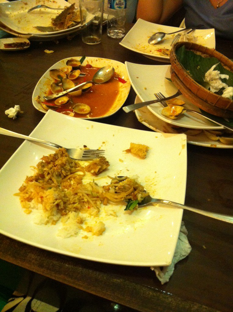 Julianajulee's tweet photo. Keenakan makan! 😉😉😊 @LemburKuringJkt #lemburkuringjkt https://t.co/Qlj3PRTV6v