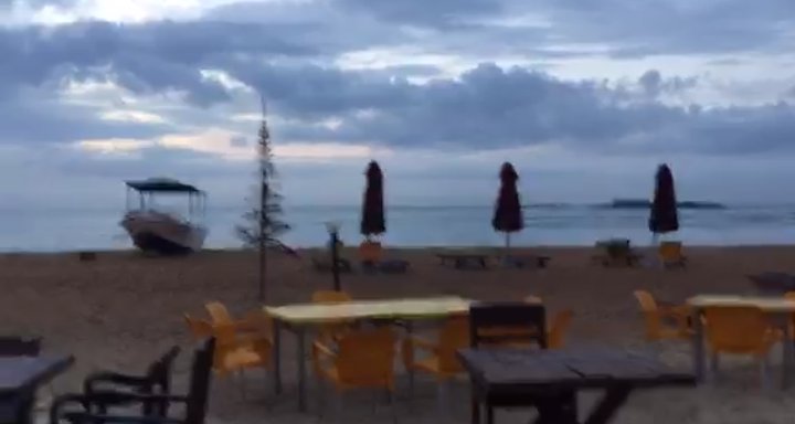 JelenaMKandic's tweet photo. #Calamander #Unawatuna #beach #SriLanka 🏊⛵🌊
via Rossella @rosscaneva on #Periscope 😊 https://t.co/uAJD12lZel
