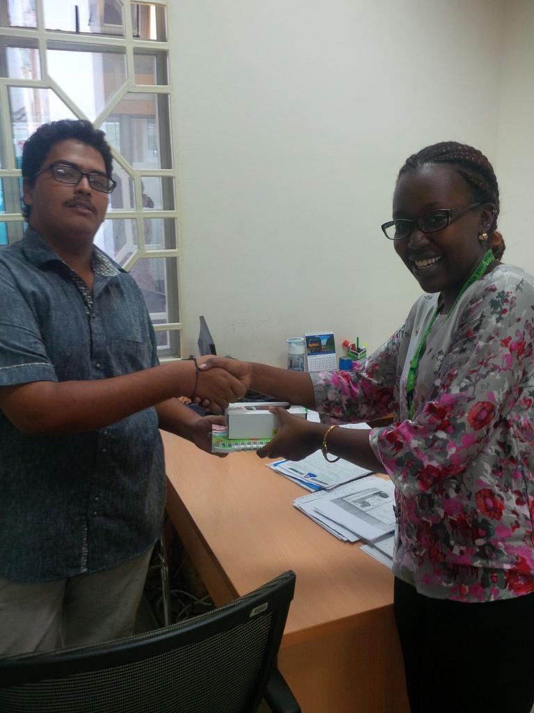 wasaid10's tweet photo. #30phonesfor30days..happy winner #KcbTownCentre @KCBGroup https://t.co/APEl0ycdIa