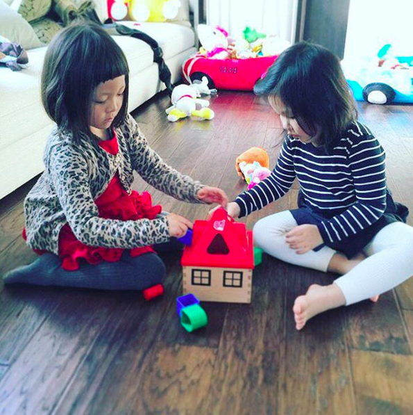 OfficialKmusic's tweet photo. #choosarang &amp; #UhmJiOn on a playdate.
#supermanreturns #likesiblings 
[Mee] https://t.co/OP85jp8tli