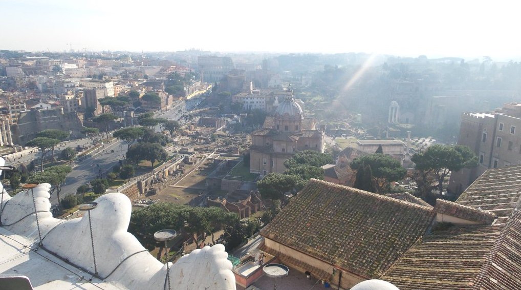 Turismoromaweb's tweet photo. #Romadalcielo #AltaredellaPatria #terrazzasuRoma. Grazie @AleBonifazio https://t.co/A4K9xnkCpt