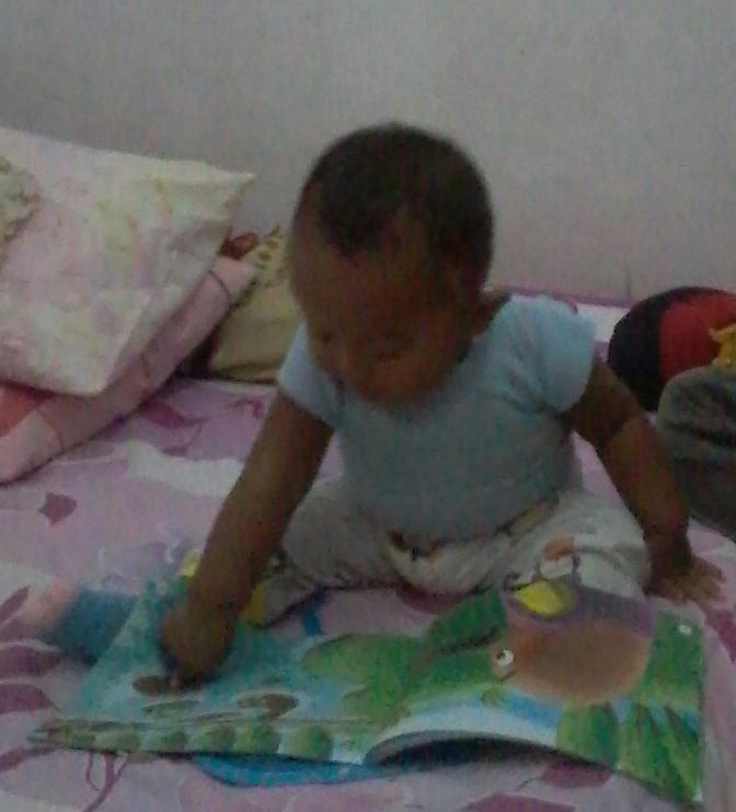 AdhiraReva's tweet photo. Calon kutu buku..dah kelihatan sjk dini...duhhh bangga jd bundaxa.. https://t.co/9ZtilaqpK2