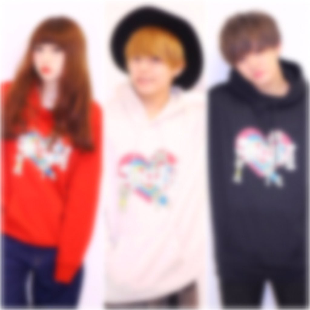 dokumoboysgirls's tweet photo. 【第3弾】ついにLOOP SHOPにて
あの待望の商品が販売スタート🌟❗️
年末告知ラストはあの3人から👍
デザインのモデルはまさかの、、、
https://t.co/OU8duWO5Xt
#年末告知ラスト #LOOPSHOP https://t.co/c3FrGSn97m