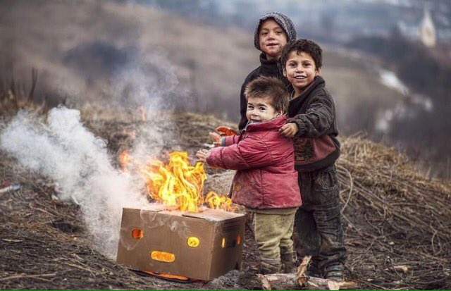 اجعل ابتسامتك تغير الناس حولك، ولا تجعل من حولك يغير ابتسامتك 😀