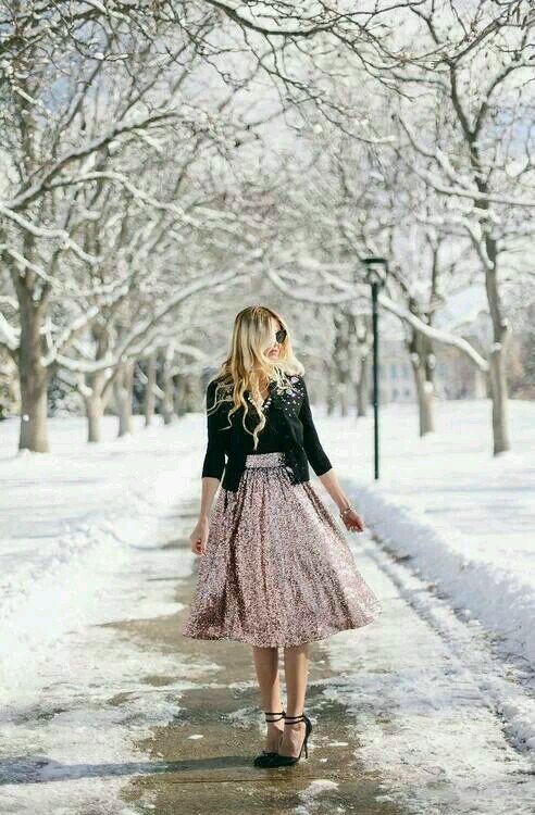 chiceoapp's tweet photo. Desafiando al frío con un look en negro y rosa #moda https://t.co/NzUsiqDMsQ