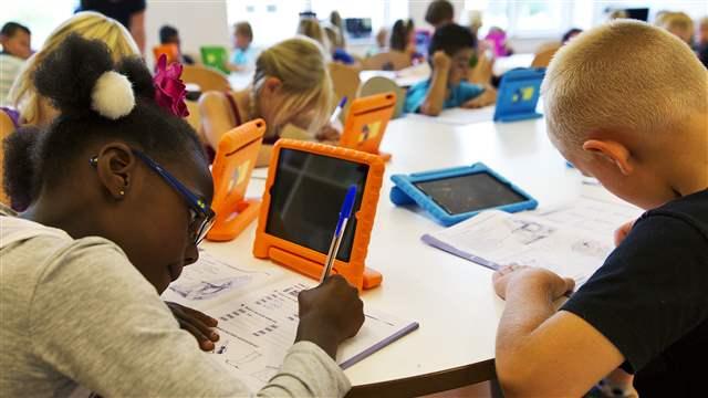 MentorMagIndia's tweet photo. How is mobile technology impacting education? https://t.co/qZQTRzL2uO #edtech #teaching #learning https://t.co/XCR2C1lfnh