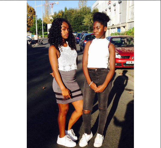 Incognito_2k16's tweet photo. Petite pute en herbe c'elle de droite sa envoie déjà des nudes he oui on à du réseaux jusqu'as nante #Mylène https://t.co/3pcoRSLbyY