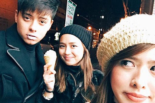 ABSCBNNewsLife's tweet photo. SPOTTED: Daniel, Kathryn meet in Japan https://t.co/BpuAiNWmyE https://t.co/A5efPH7Vg2