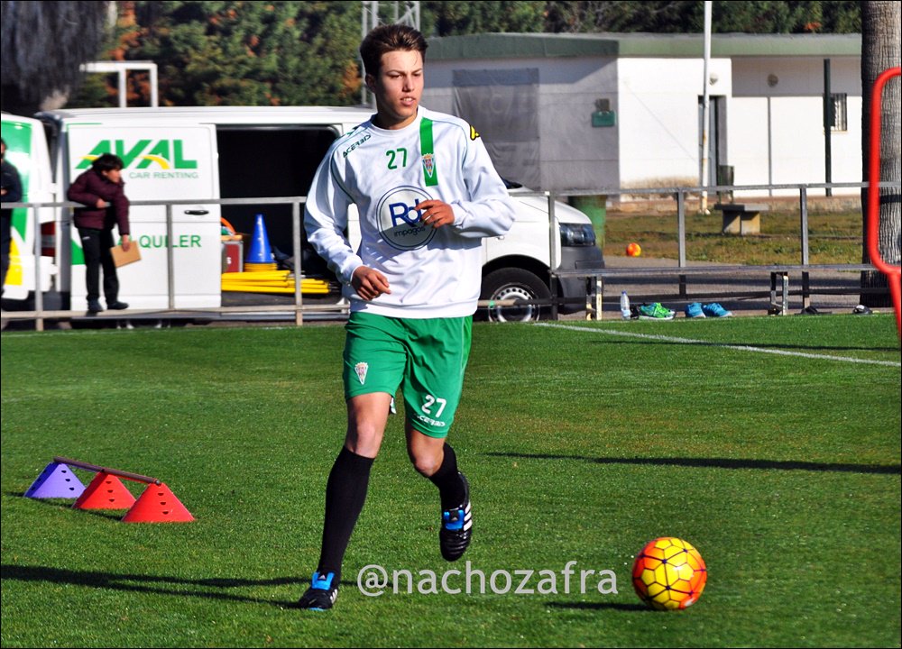 nachozafra's tweet photo. El juvenil @FalinR98 entrenó con el primer equipo del @cordobacfsad 
#CCF | https://t.co/bV1qaKbCB8