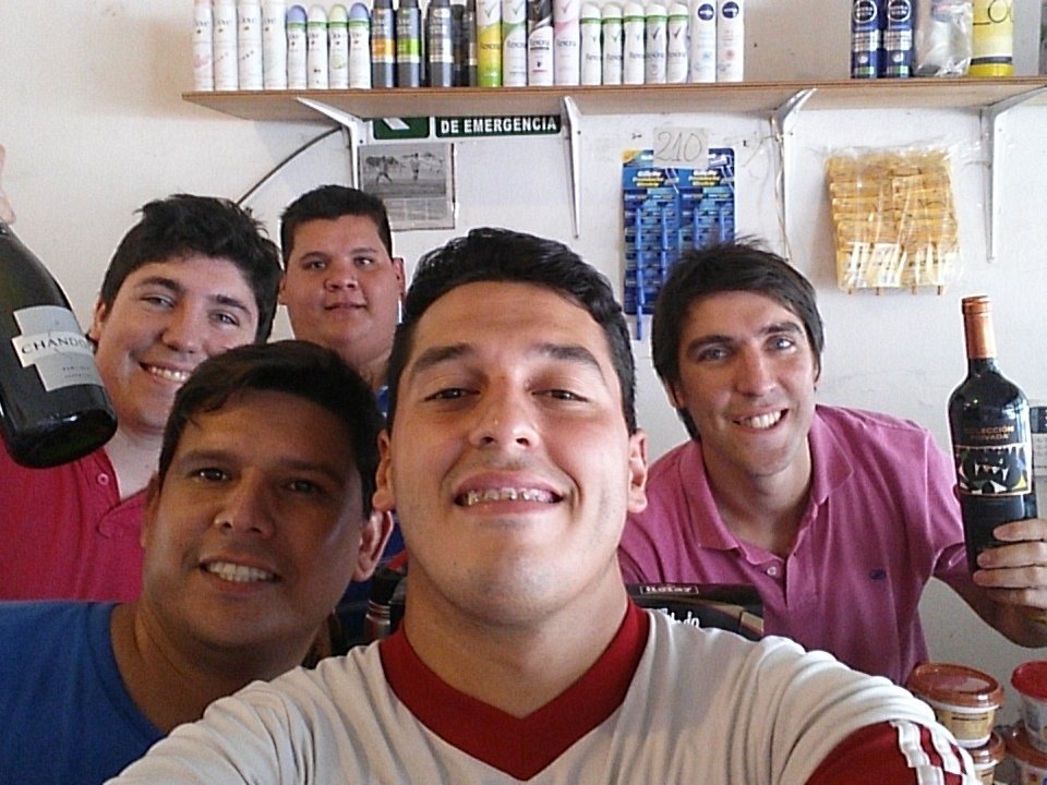 facu_diez10's tweet photo. Los aragonés y yo el trabajador! #Tipasos. @mauriromberg @robertoromberg https://t.co/iXUSKmtUHo