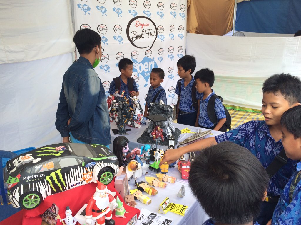 para pengunjung cilik sedang meramaikan stand kita nie
#perikertas #peribali #latepost