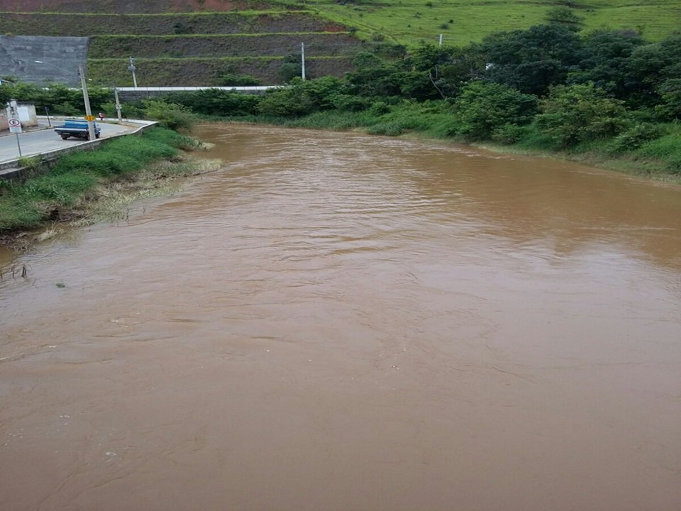 deolhonotempo's tweet photo. Rio #Paraitinga dentro da cota de normalidade em #SãoLuísdoParaitinga, SP https://t.co/8MKfOzTTY2 https://t.co/2qMofovYqI