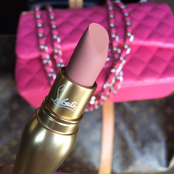 DressingsStyle's tweet image. I need you💄💋 https://t.co/ViFAzCfV3g"