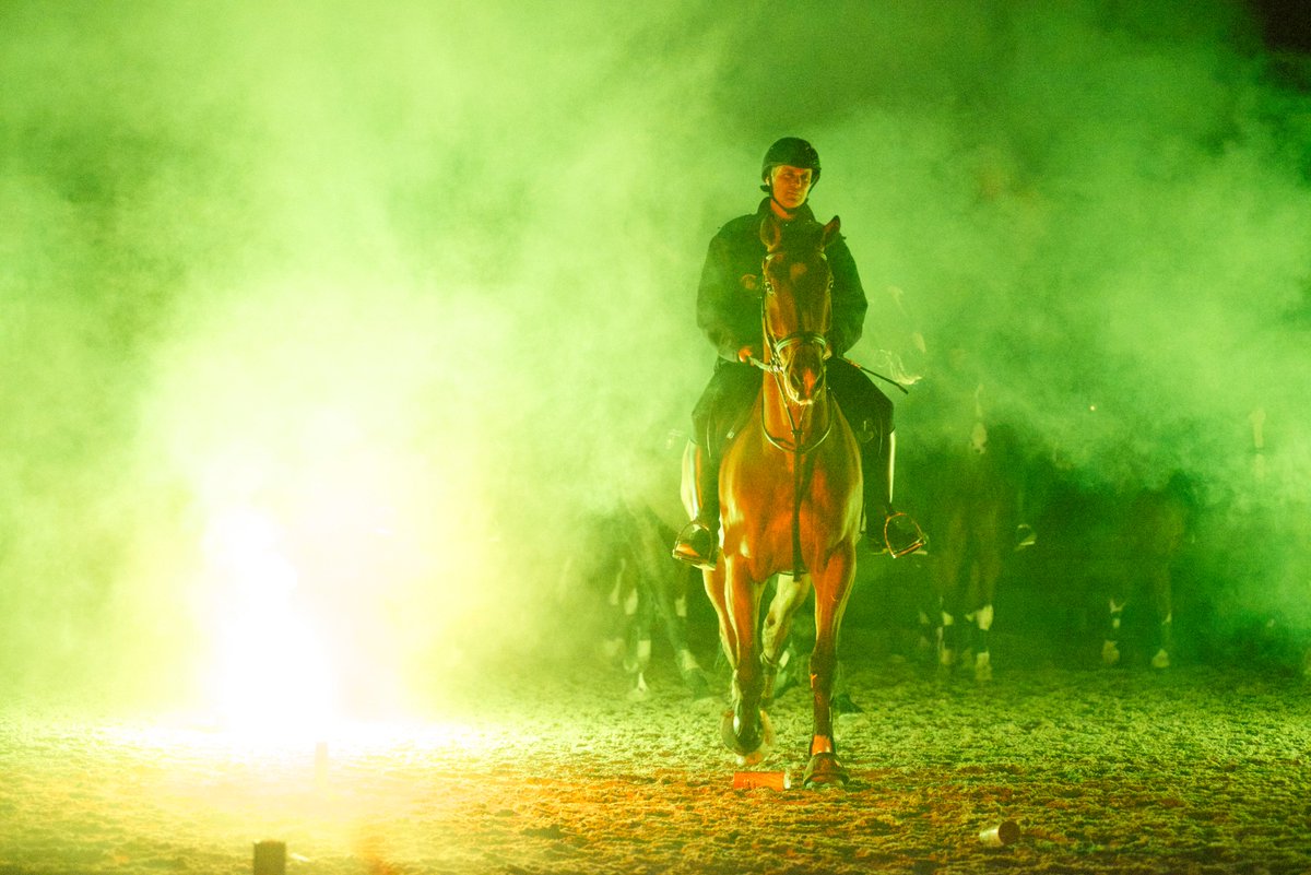 Collega's die moeten werken tijdens de jaarwisseling: veel succes met de voorbereidingen voor oud en nieuw!