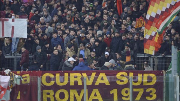 Ultramaniatics's tweet image. There was a match between AS Roma Legends in Stadio Olimpico! 
#VoiSieteLeggenda
29/12
(1)