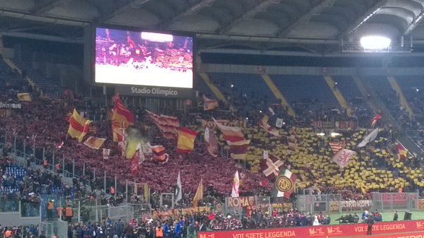 Ultramaniatics's tweet image. There was a match between AS Roma Legends in Stadio Olimpico! 
#VoiSieteLeggenda
29/12
(1)