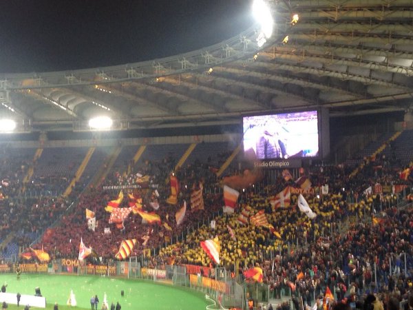 Ultramaniatics's tweet image. There was a match between AS Roma Legends in Stadio Olimpico! 
#VoiSieteLeggenda
29/12
(1)