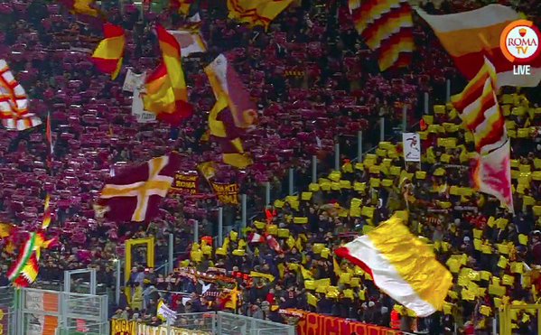 Ultramaniatics's tweet image. There was a match between AS Roma Legends in Stadio Olimpico! 
#VoiSieteLeggenda
29/12
(1)