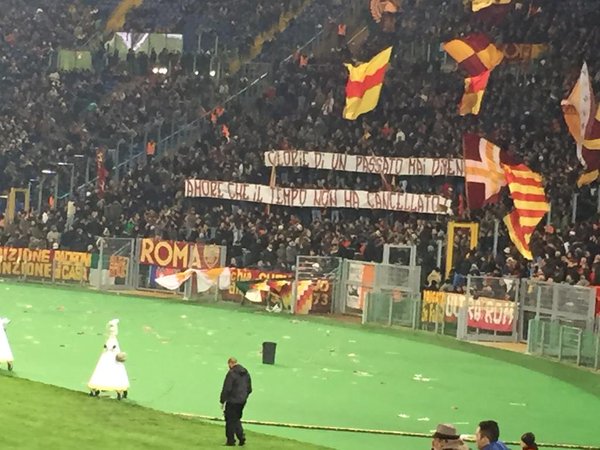 Ultramaniatics's tweet image. There was a match between AS Roma Legends in Stadio Olimpico! 
#VoiSieteLeggenda
29/12
(2)