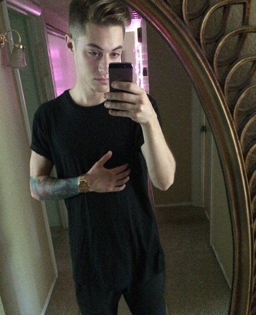 New but not to RP. (I know it's annoying) Retweet for me? ✌️✨