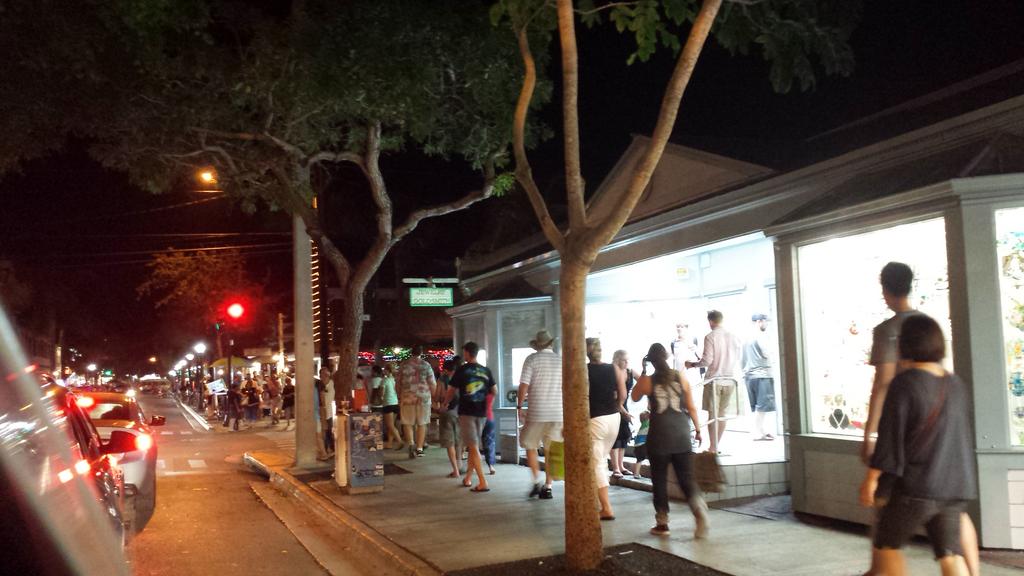 PoorGalRichGal's tweet image. Hopefully the remaining of the year is treating you guys well! :) #keywest #milezero #newyear