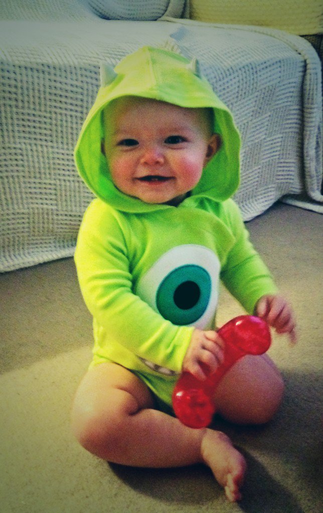 faye_betts's tweet photo. Mike Wazowskiiiiiii!!!!... #littlemonster #disneybaby #dressupwednesday https://t.co/9HsdcXPeJL