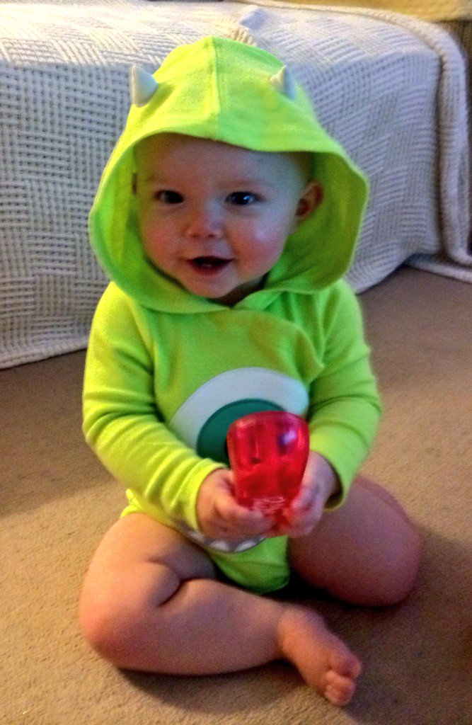 faye_betts's tweet photo. Mike Wazowskiiiiiii!!!!... #littlemonster #disneybaby #dressupwednesday https://t.co/9HsdcXPeJL