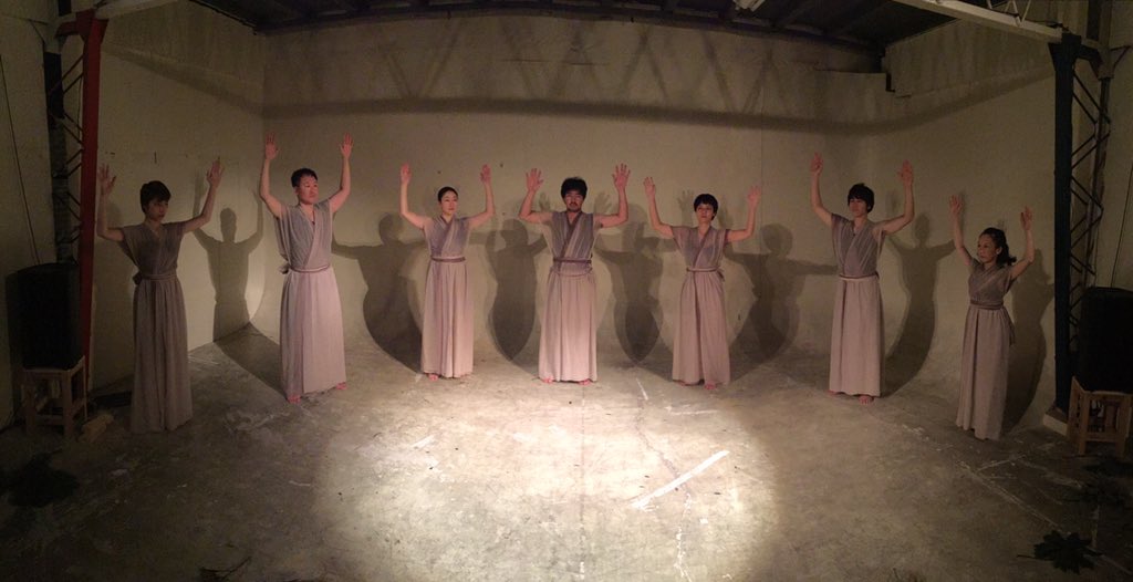 hide_in_hideout's tweet photo. 坂口安吾「桜の森の満開の下」田中秀彦演出作品、博多公演が無事に終了いたしました。
ご来場いただいた皆様ありがとうございました。遠くは長崎や佐賀からご来場���ただき光栄でした。新たな出会いや発見から今後の作品に繋げていきたいと思います。 https://t.co/FZhRQEaRVu