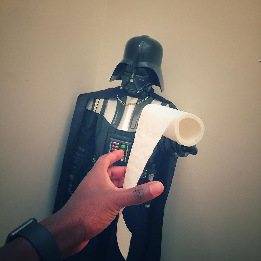 Patlarea's tweet photo. Que la force du papier toilette soit avec toi https://t.co/eF1GFiftYI