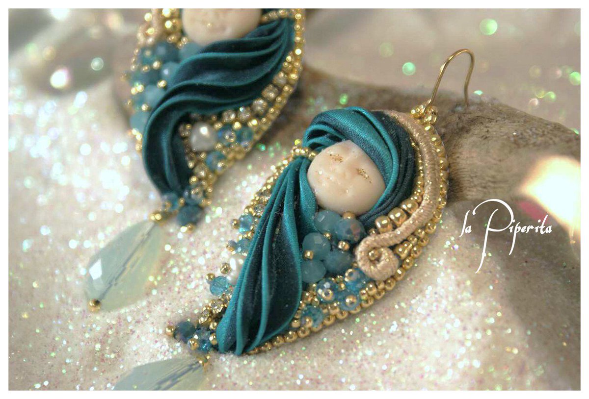_veronicapapi_'s tweet photo. #earrings #handmade #jewelry  #soutache #beadembroidery #snowQueen  #madewithlove #lapiperita https://t.co/Tf9N8WB6C1