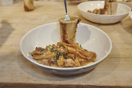 beardfoundation's tweet photo. #BeardHouse Photo of the Day: Poutine with Bone Marrow by @Cookery's @chfdibari https://t.co/32YZhOdkcl
