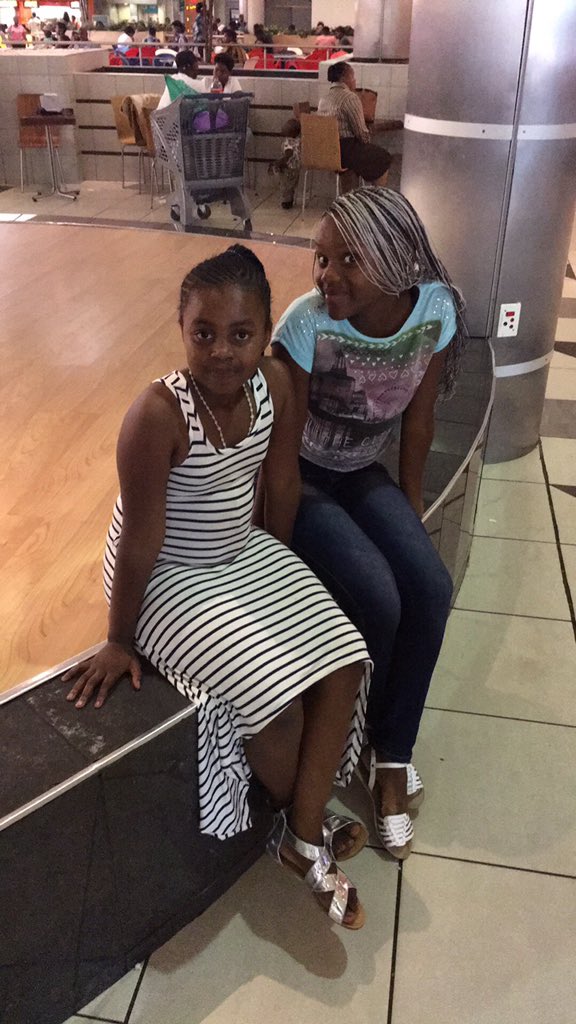 Mroqo's tweet photo. #MomentsThatMattered .....with my nieces https://t.co/FmFEU731ic