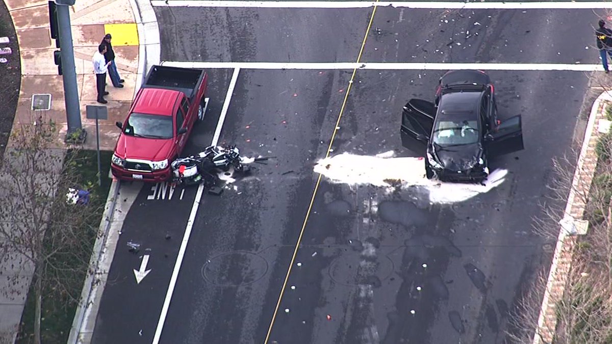 abc7newsbayarea's tweet photo. JUST IN: Officer on motorcycle sustains major leg injury after #Dublin crash: https://t.co/7eRJ5wHa7T https://t.co/ZcreMUerc7