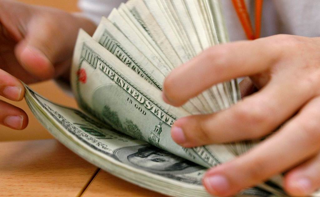 Univ_Video's tweet photo. #Dólar sube a $17.69; supera máximo histórico https://t.co/rcKQ8fX9A5 https://t.co/RIVhQUGUQG