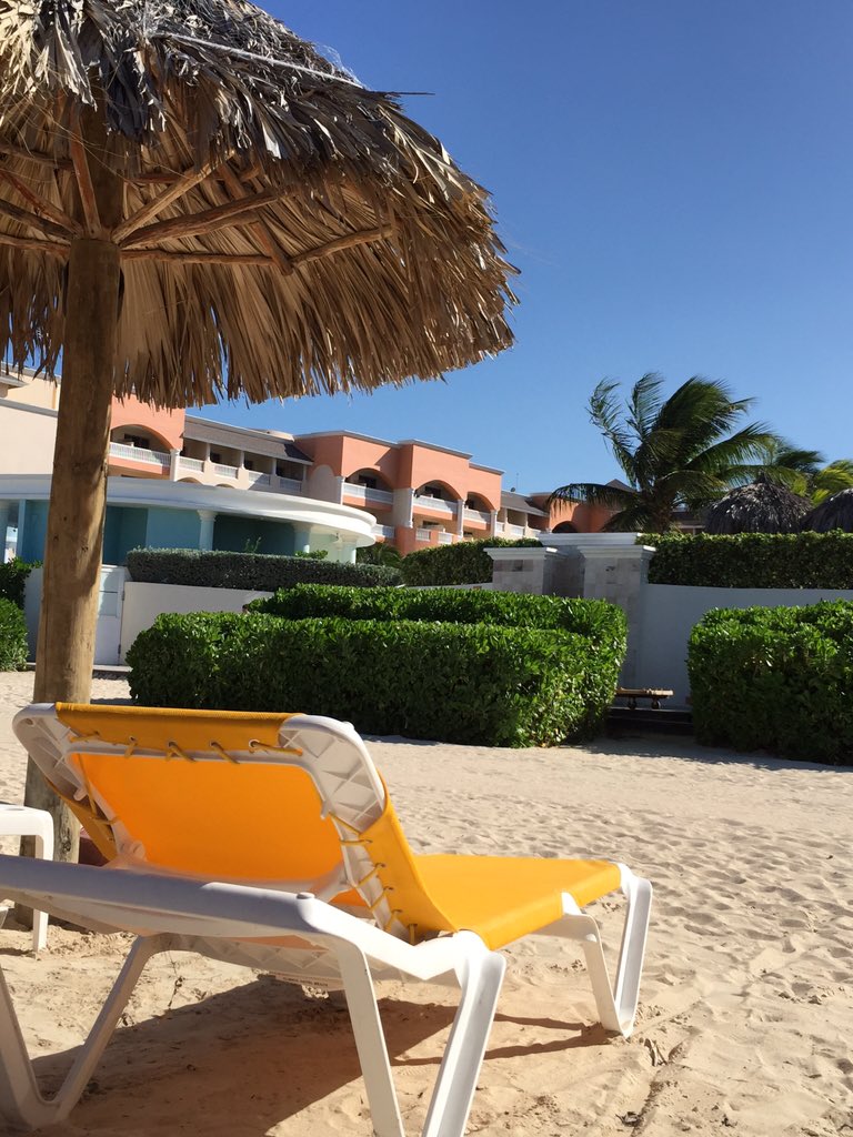 vin7768's tweet photo. Another gorgeous day in Jamaica #noclouds #puresun https://t.co/fkTo5S7fX6