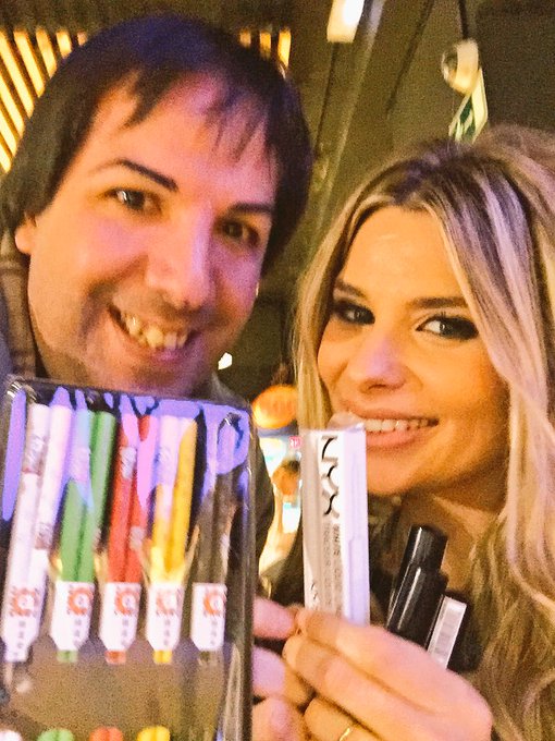 Momentos chulis con @AdolfoTV y sus regalitos de Tokio 😃😃😃😃 https://t.co/Vg5D0TIqmo<a class="tags" target="_blank" title="On Twitter" href="/?out=eyJ0eXAiOiJKV1QiLCJhbGciOiJIUzUxMiJ9.eyJpYXQiOjE3MjMwMjgxOTgsImlzcyI6InR3cG9ybnN0YXJzLmNvbSIsIm5iZiI6MTcyMzAyODE5OCwiZXhwIjoxNzU0NTY0MTk4LCJyZWRpcmVjdF91cmwiOiJodHRwczovL3R3aXR0ZXIuY29tL0Fkb2xmb1RWIn0.0YjKrw-tem1BPJdFi8J4H6785M7iv518XHEAwEWxPBW56jWhsk67R_9RM6RFtW8skdloAwg7dCn_yUaZMCL6wg">@AdolfoTV</a>