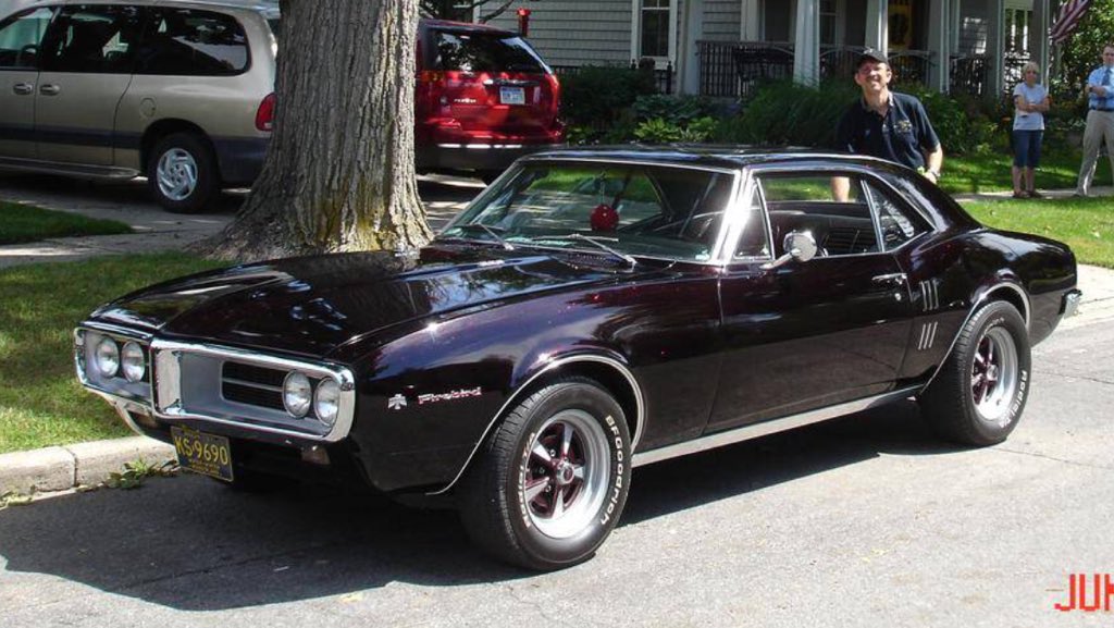 ZBreezy818's tweet photo. @That_MexicanGuy  1967 Pontiac Firebird. This shit is cold https://t.co/61Eiru1cNI