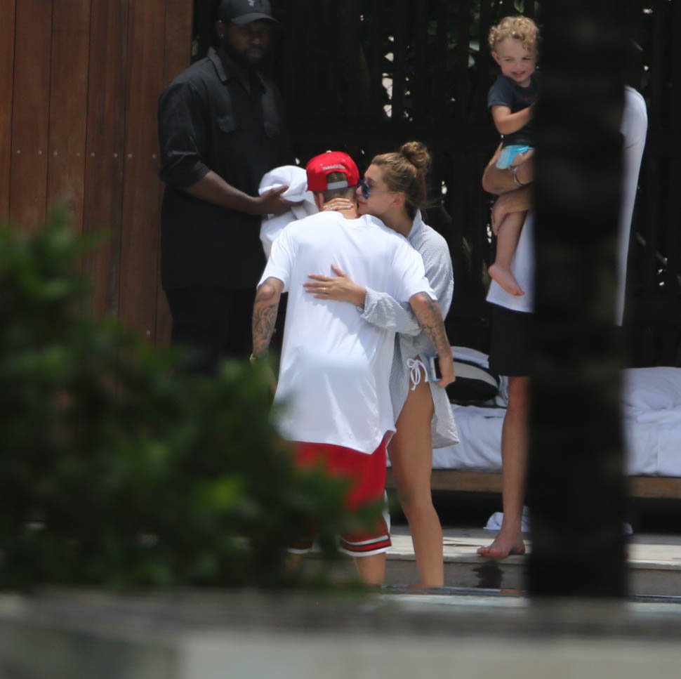 TuRevis's tweet photo. ¡Lo hizo otra vez! #JustinBieber se fue de vacaciones con #HaileyBaldwin

https://t.co/j1GFfgp7wd https://t.co/TdeDfvwE4A