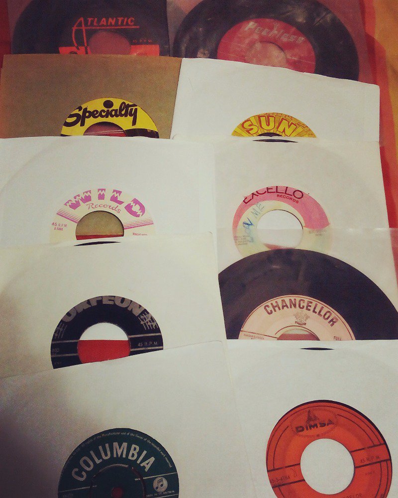 Lo que quiero para 2016 es seguir pasando buenos momentos con mis mejores amigos 
#propositos2016 #vinyl #vintage