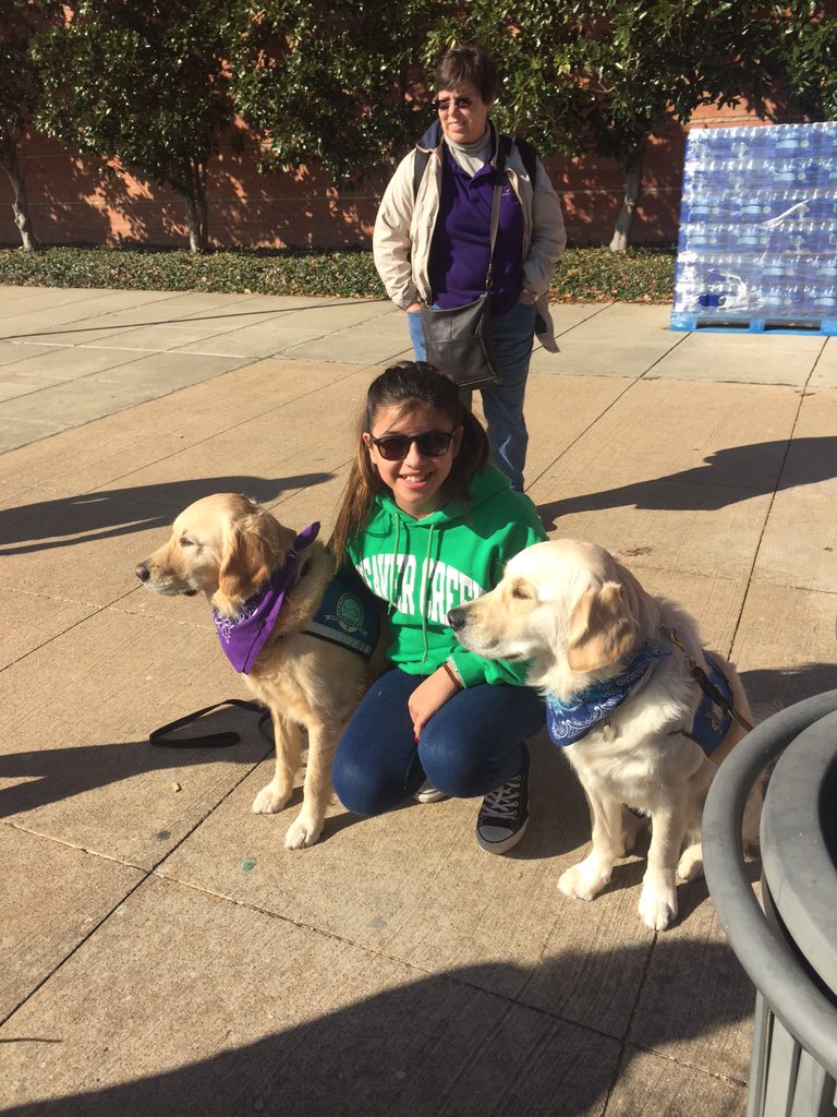 LCCK9Pax's tweet photo. Meeting new friends. #garlandtornado #PrayForRowlett #comfort #Texas https://t.co/3f1RTjIZzn