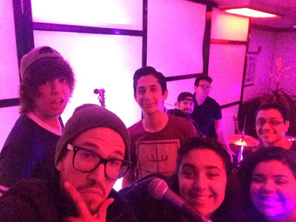 ohhashleygee's tweet photo. #sozolive tonight with my favorite people 💕 https://t.co/rhsdenEpGv