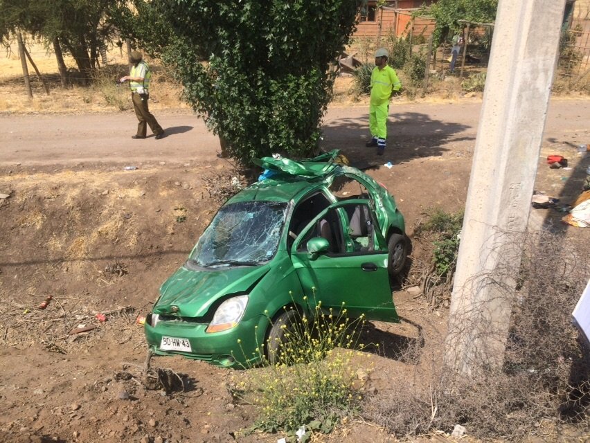 Carabdechile's tweet image. Ruta 5 Norte, km 42 al norte: Carabineros realiza rescate aeromédico a pareja de adultos mayores tras accidente